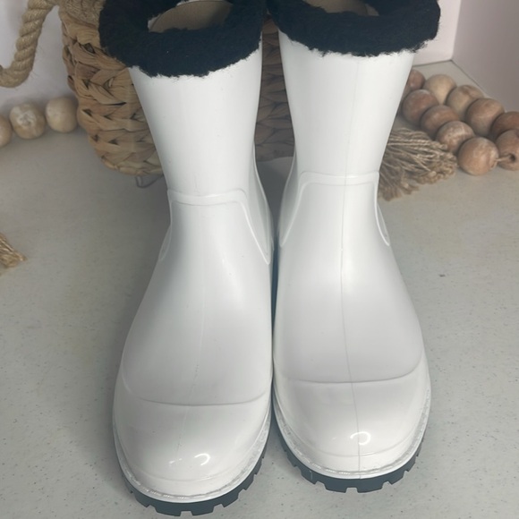 Michael Kors Montaigne Pull-On White-PVC Rain Bootie Boots Size 7 - Picture 4 of 10
